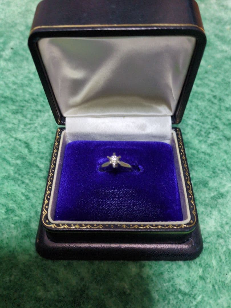 ダイヤモンド風リング 専用ケース付き　鑑定書付き