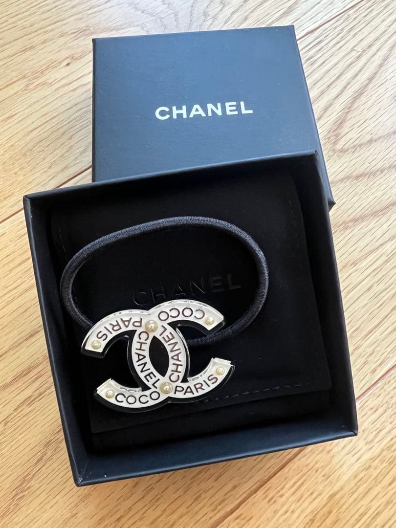 CHANEL ロゴ ヘアゴム ゴールド