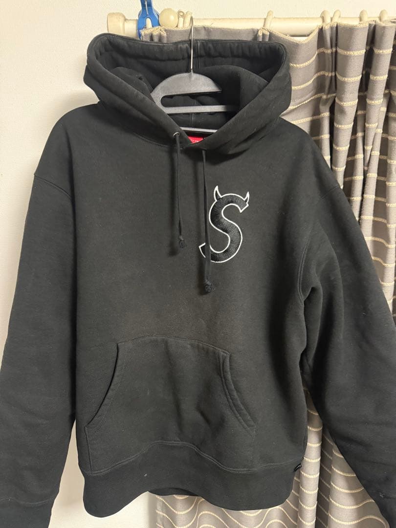 supreme シュプリーム　ツノパーカー　黒　sサイズ