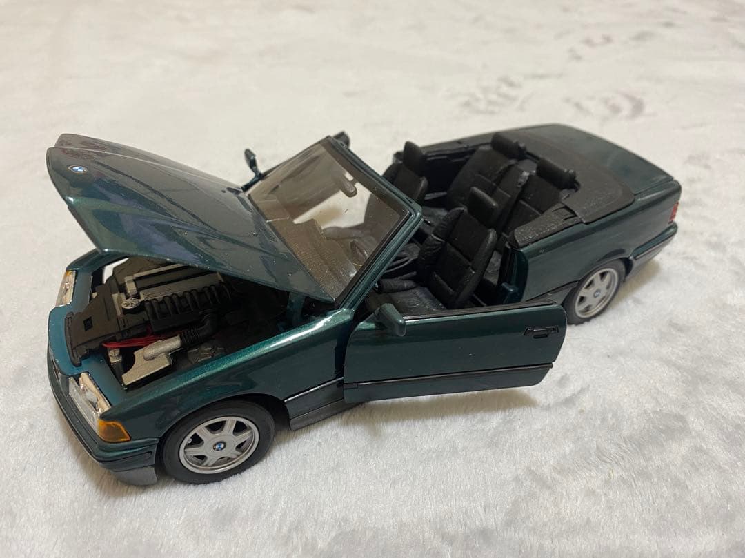 ミニカー Maisto  325i Convertible (1993) 1/18