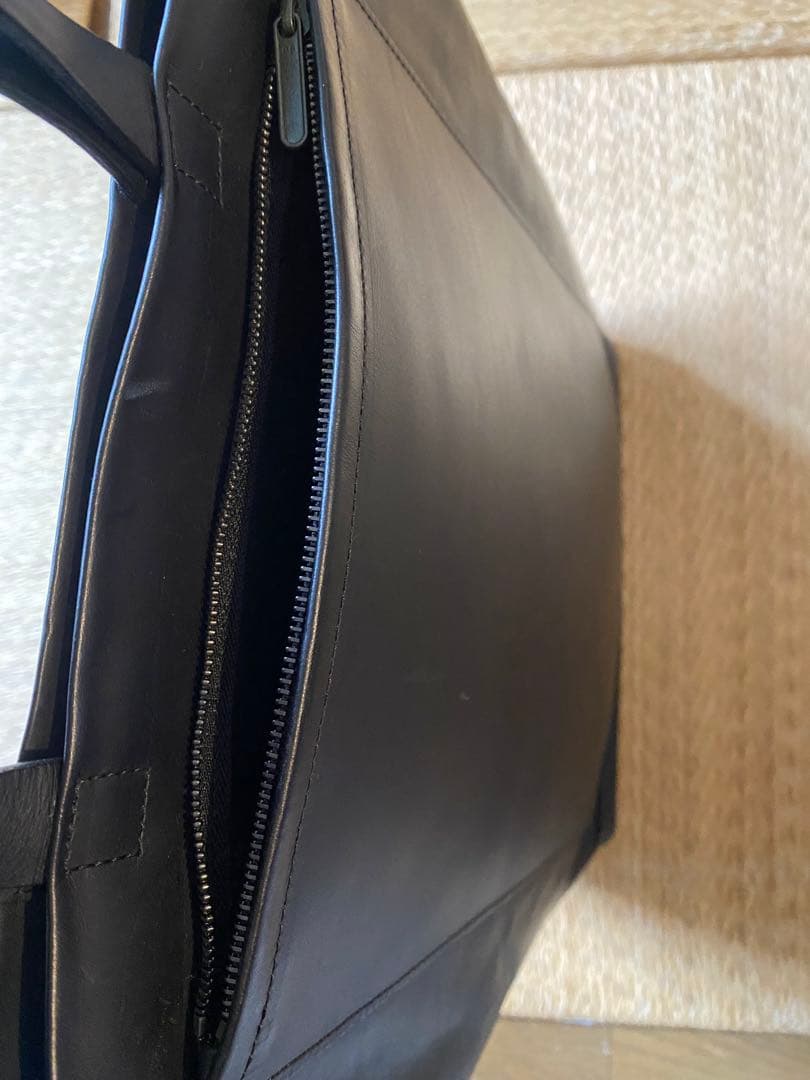 PB0110 ブラック レザー トートバッグ ピービーゼロワンワンゼロ