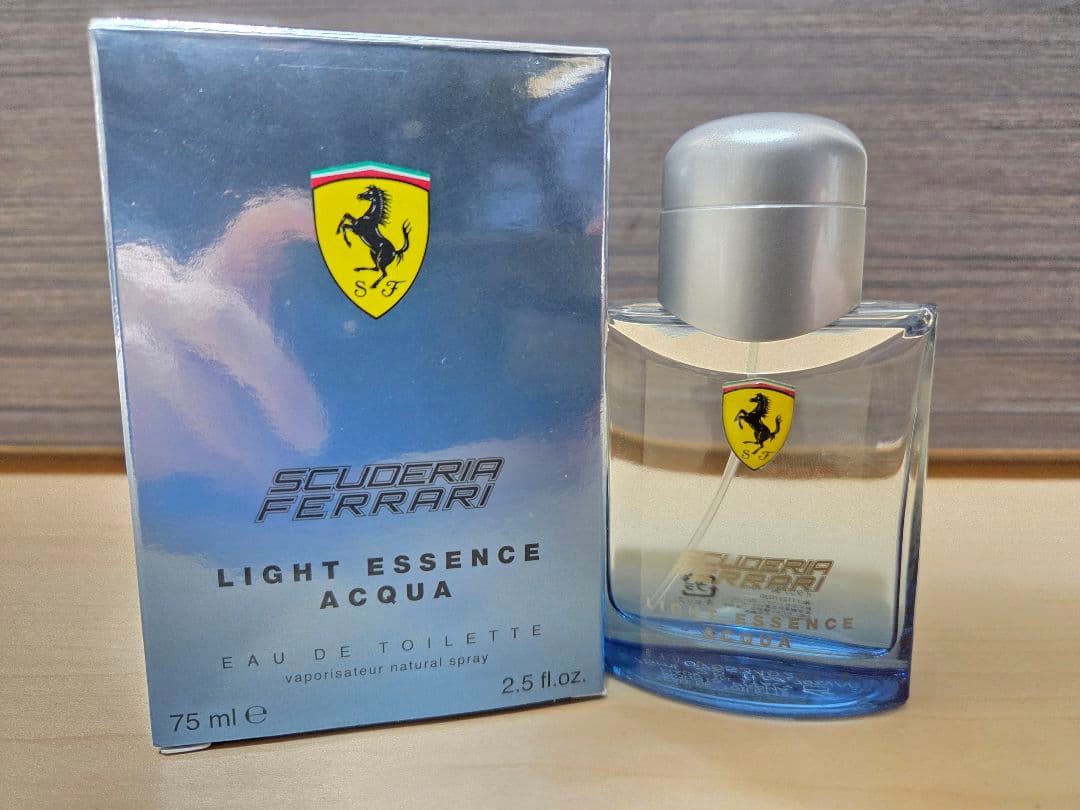 未使用品　フェラーリ ライトエッセンス アクア オードトワレ 75ml