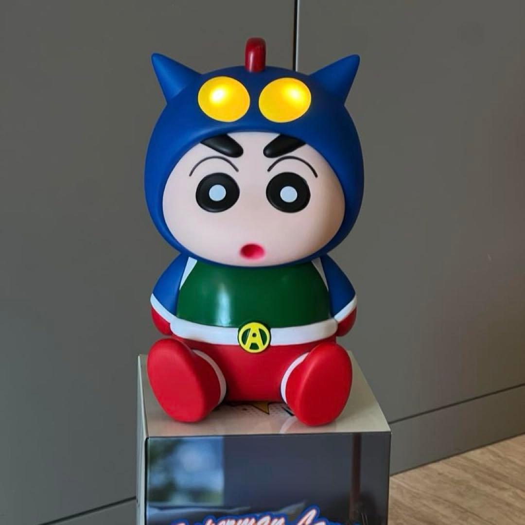 クレヨンしんち目の周りをタップすると光ります。