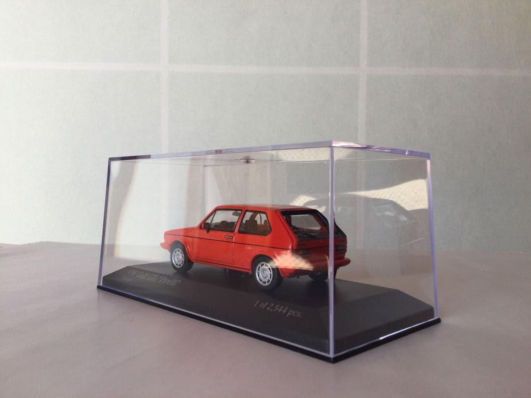 ミニチャンプス　VW Golf GTI \"Pirelli\" ミニカー 限定品