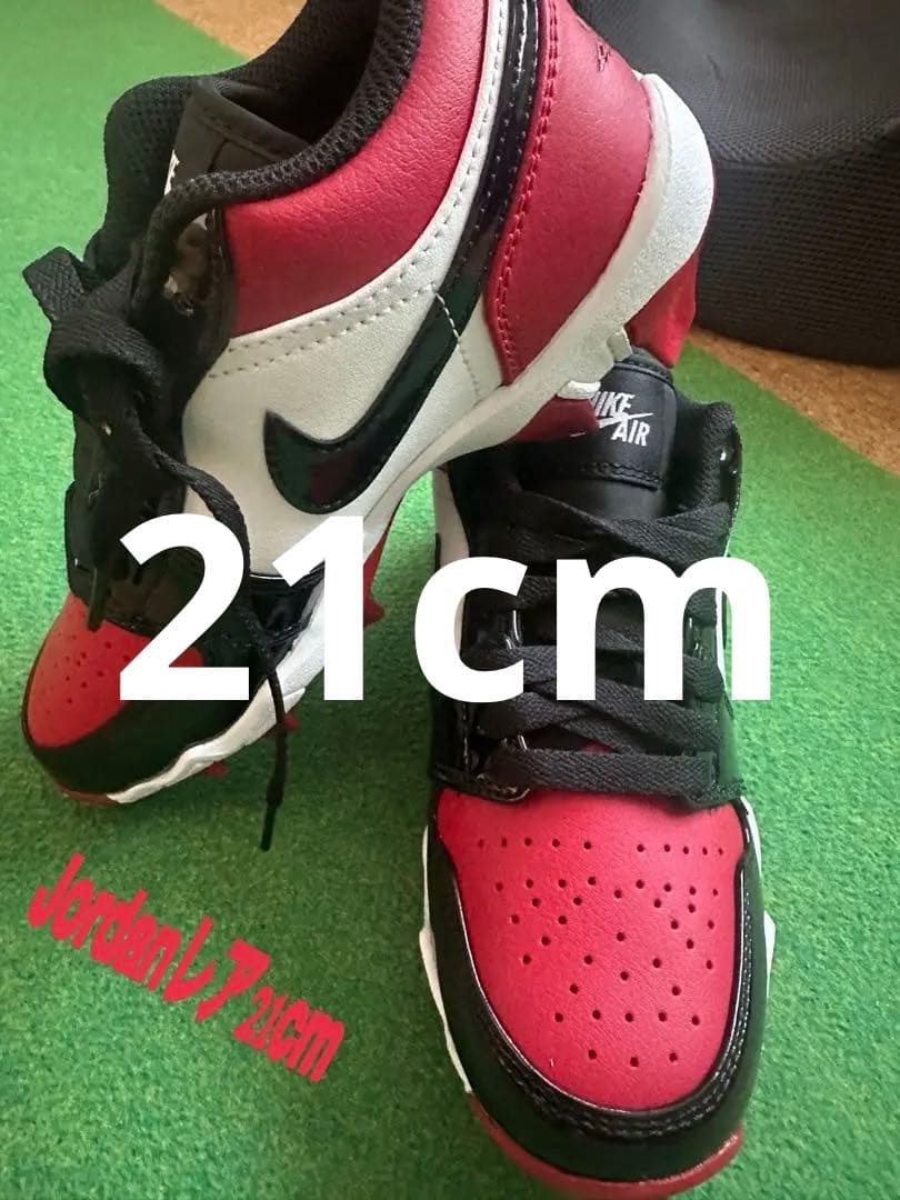 劇レア　日本未発売　少年野球スパイク　ジョーダン赤黒白 21cm