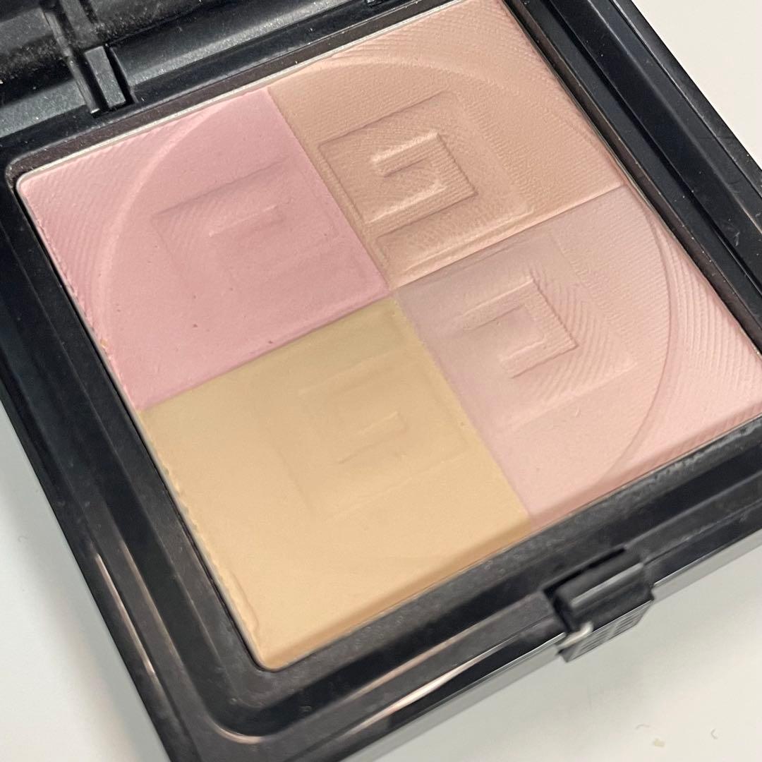 Givenchy プリズム・リーブル・プレストパウダー　2D01