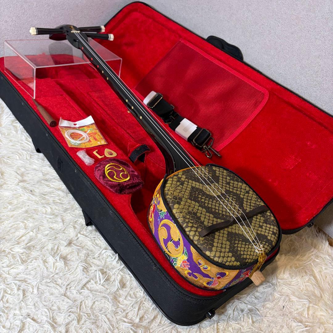 極美品】沖縄三線 真壁型 合皮 人工皮 セミハードケース付 付属品多数