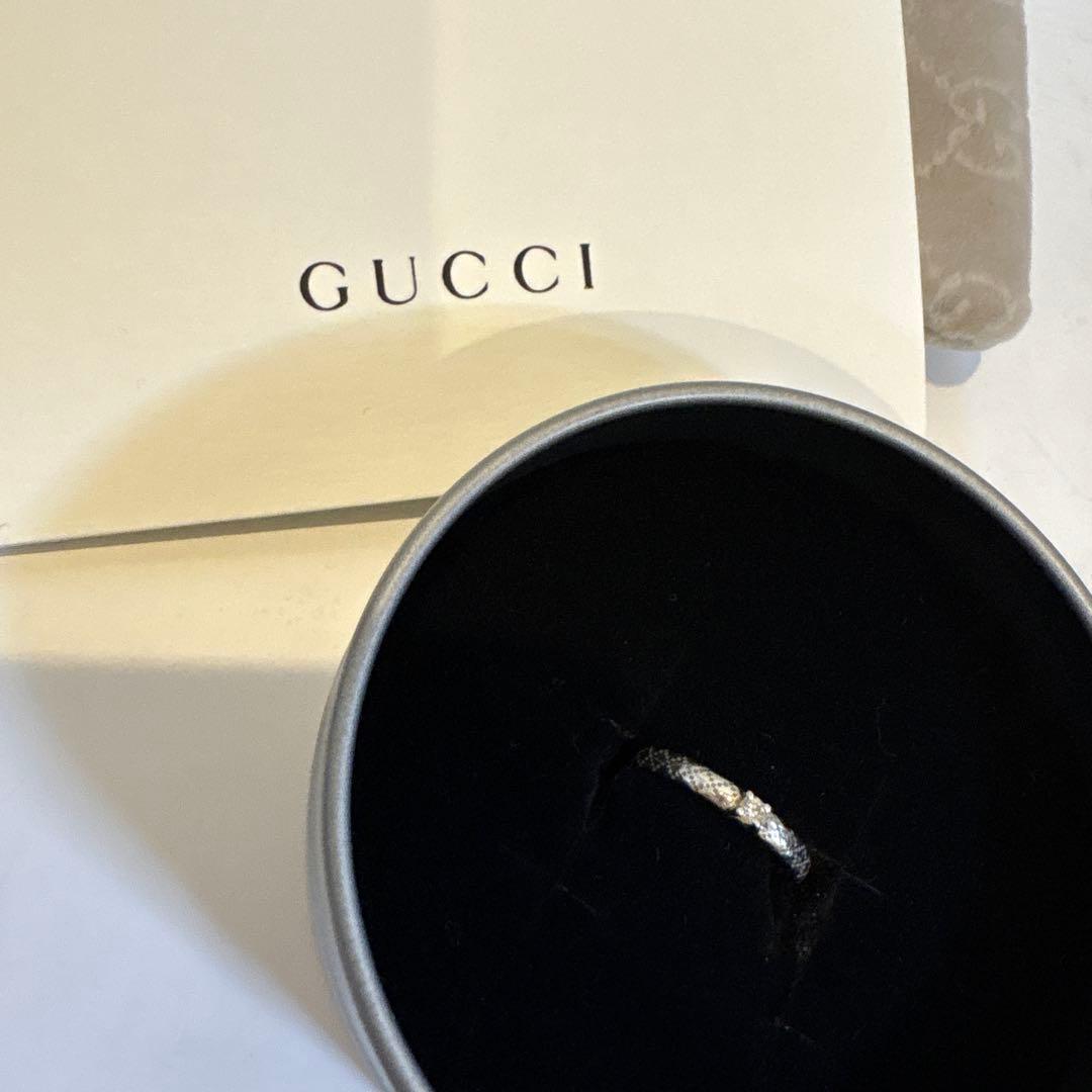 GUCCI シルバー装飾付きリング ケース付き