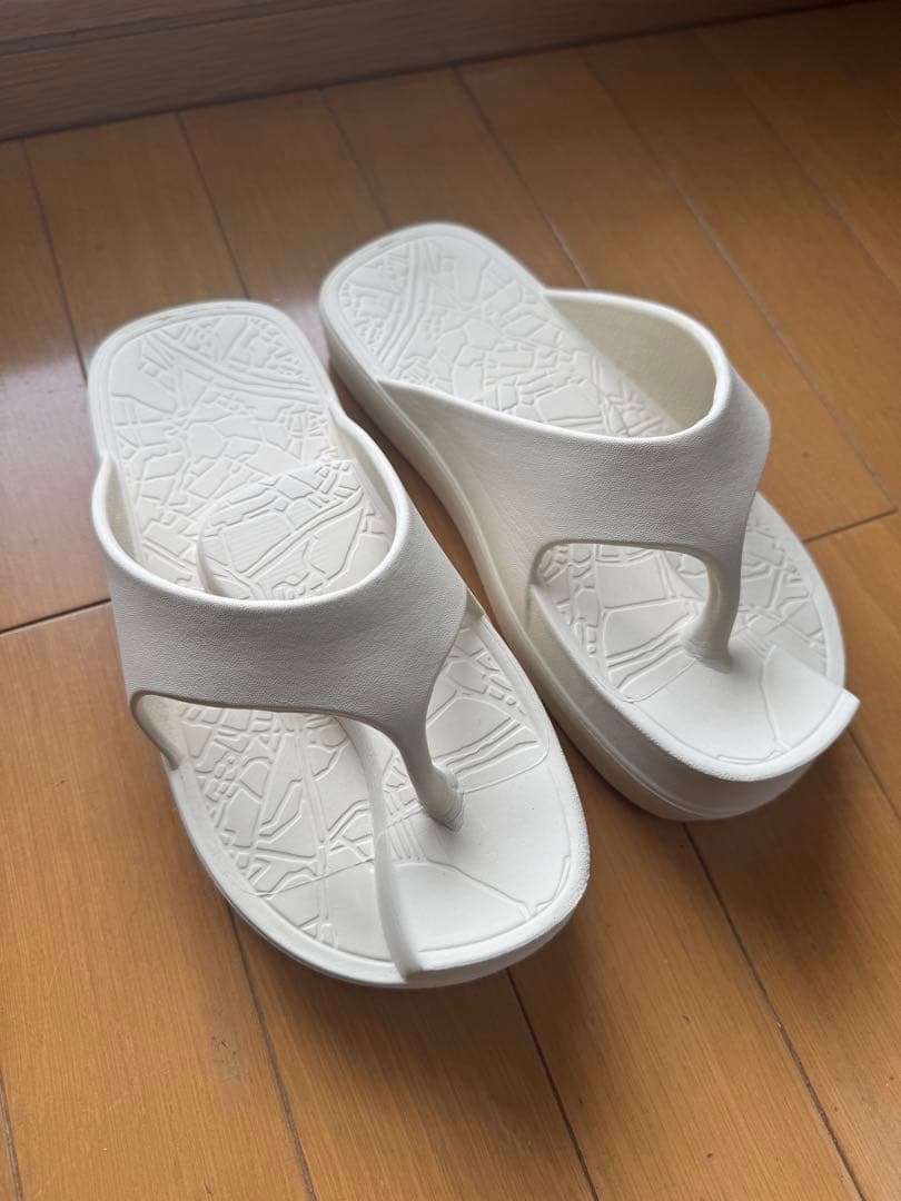 【美品】Rakubaki イージーサンダル ホワイト イージーサンダル ラップ ホワイト | Racbaki