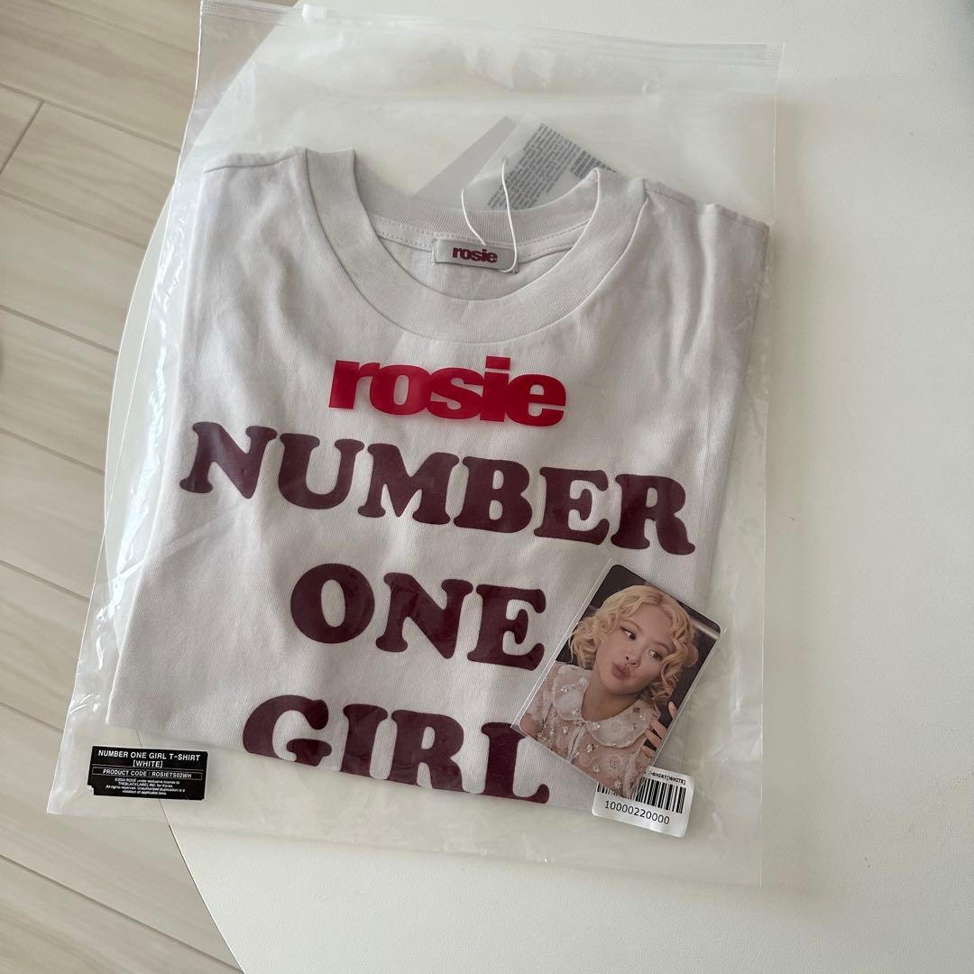 rosie NUMBER ONE GIRL Tシャツ フォトカード付き ROSE - ROSIE APT OFFICIAL MD NUMBER ONE GIRL BLACK T-SHIRT | COKODIVE