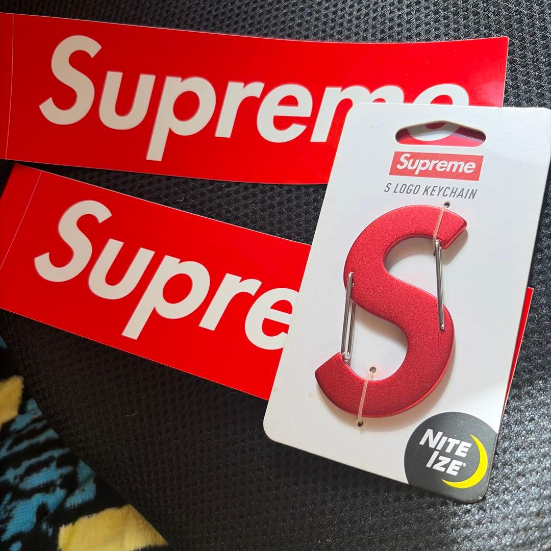 小物 Supreme Nite Ize S Logo Keychain (RED)