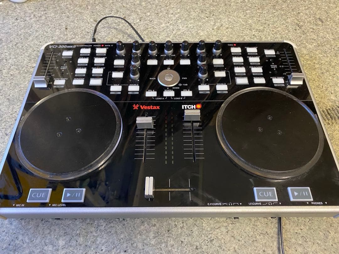 Vestax VCI-300MK2 DJミキサー　MIDIコントローラ Vestax/VCI-300MK2の紹介です。