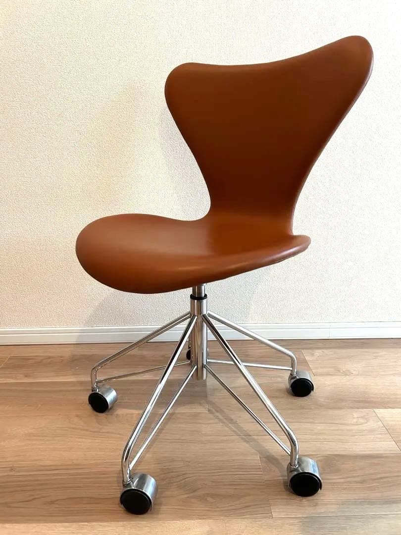 セブンチェア　オフィスチェア　フルパディング　エッセンシャルレザー　ウォルナット