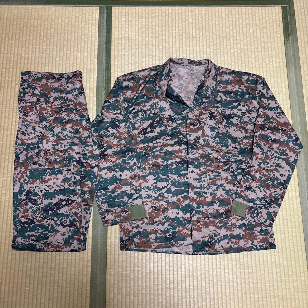 実物 イラン イスラム革命防衛隊 バスィージ 迷彩服 上下