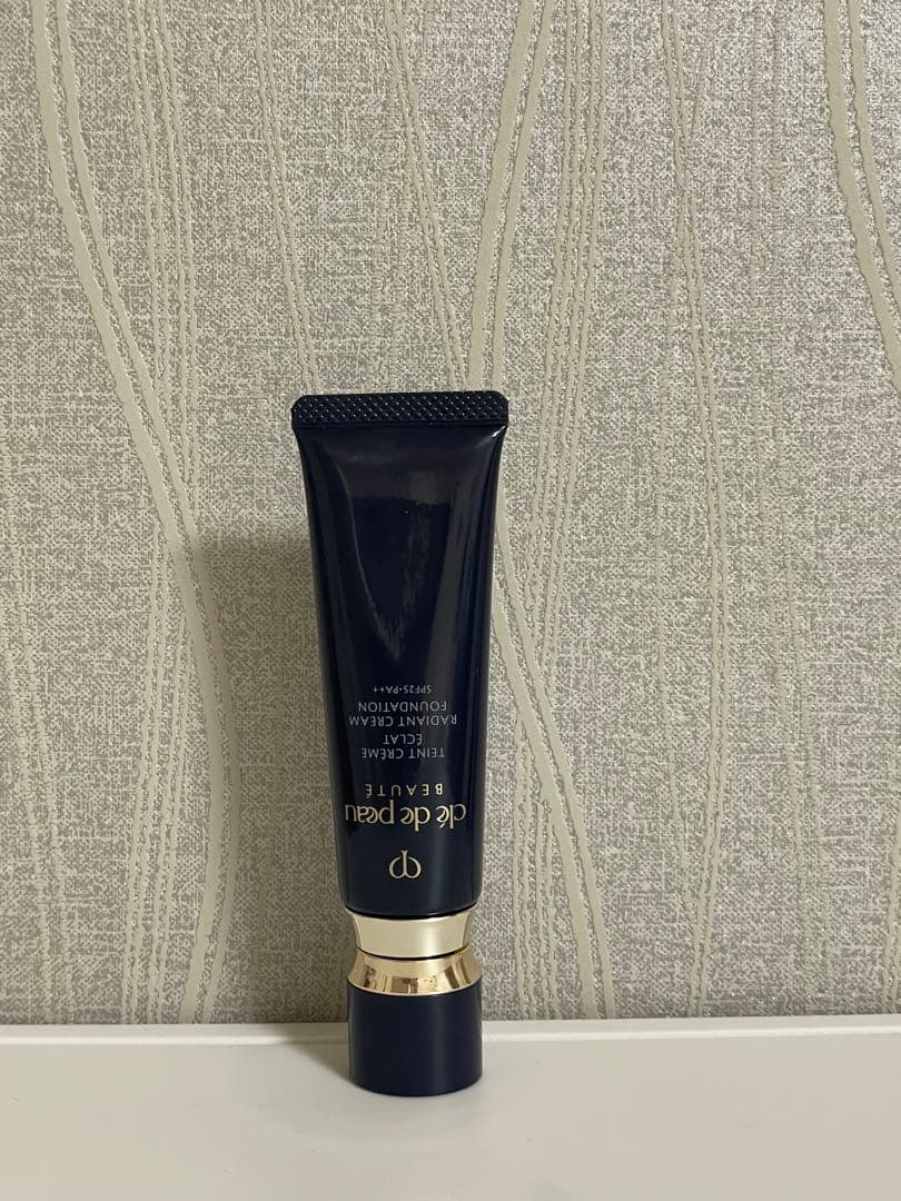 クレドポーボーテ　タンクレームエクラn オークル10 クレ・ド・ポー ボーテ〉タンクレームエクラn(ピンクオークル10