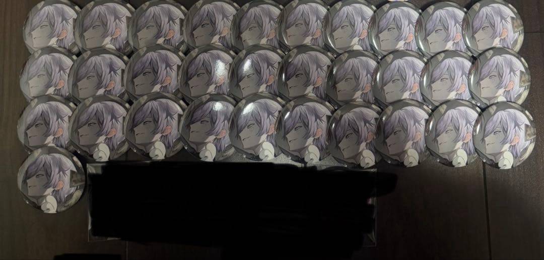 いれいす 初兎 缶バッジ Notax 先行販売】初兎 活動6周年記念 缶バッジ - いれいすとあ【公式グッズ