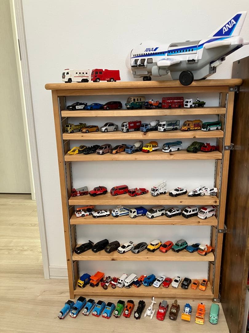 ANA飛行機とトミカまとめ売り パーキング 24時間営業 エレベーター付き
