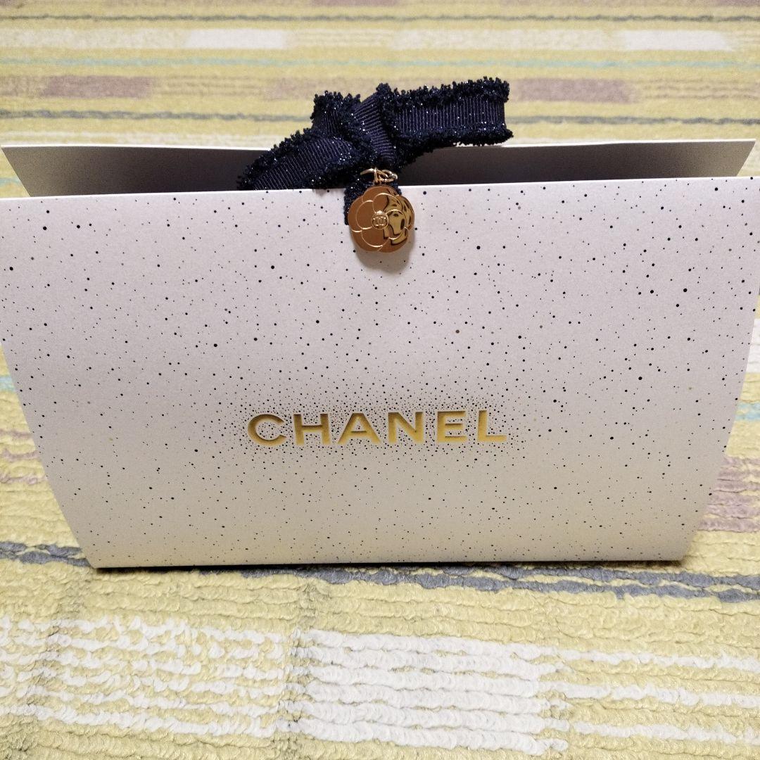 ホリデー限定ギフトラッピング*。シャネル リップ アンド ネイル ケア セット