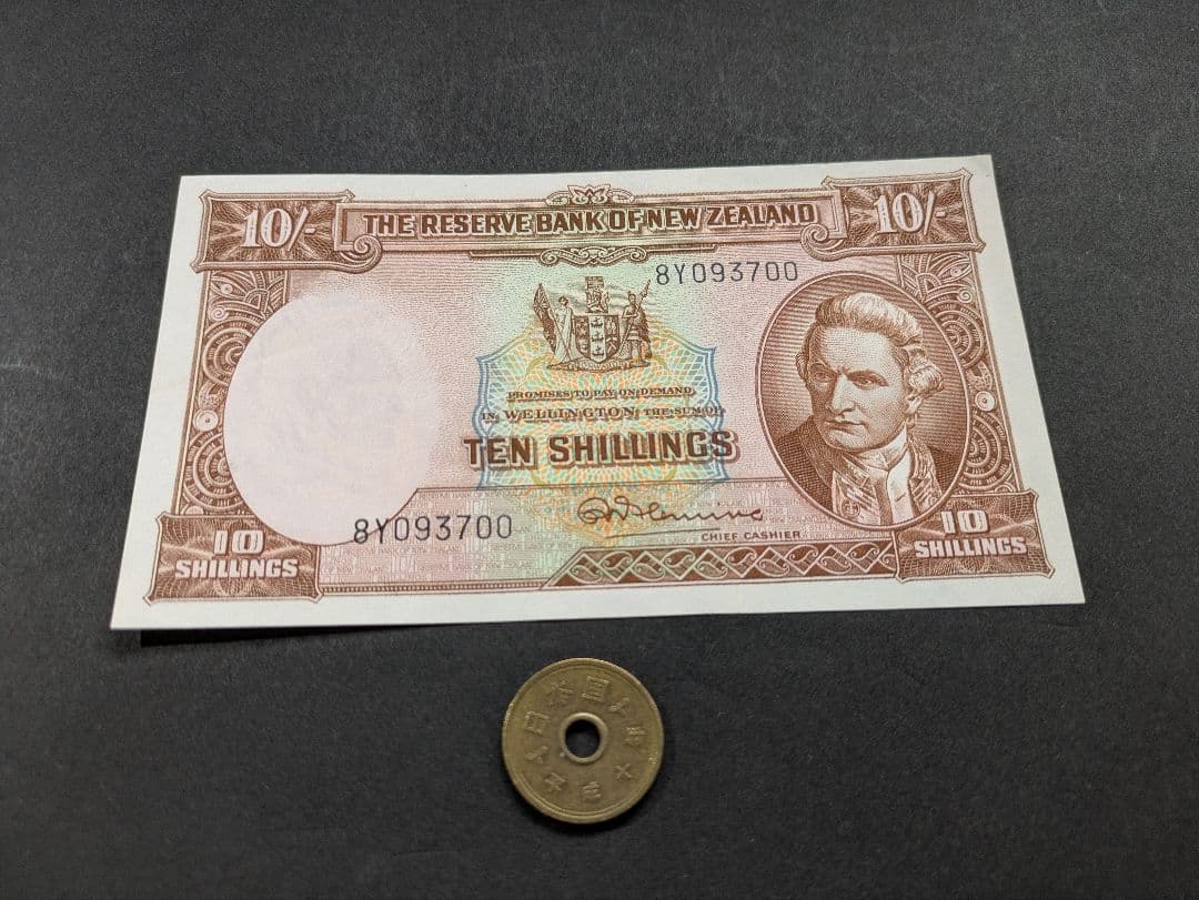 準未使用+　ニュージーランド　1967年　クック船長　10シリング　P-158d