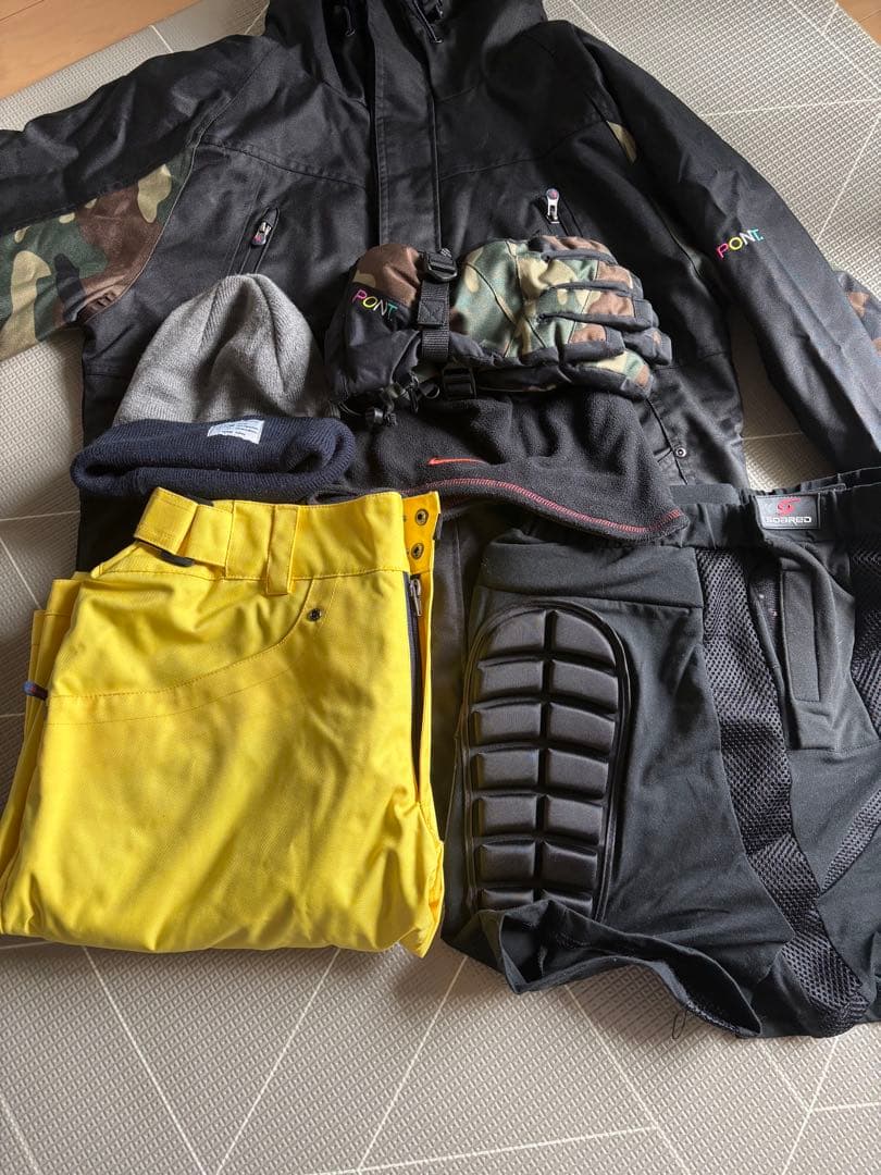 【美品】【初心者】スノーボードウェアセット(ウェア・パンツ・グローブ・帽子・)