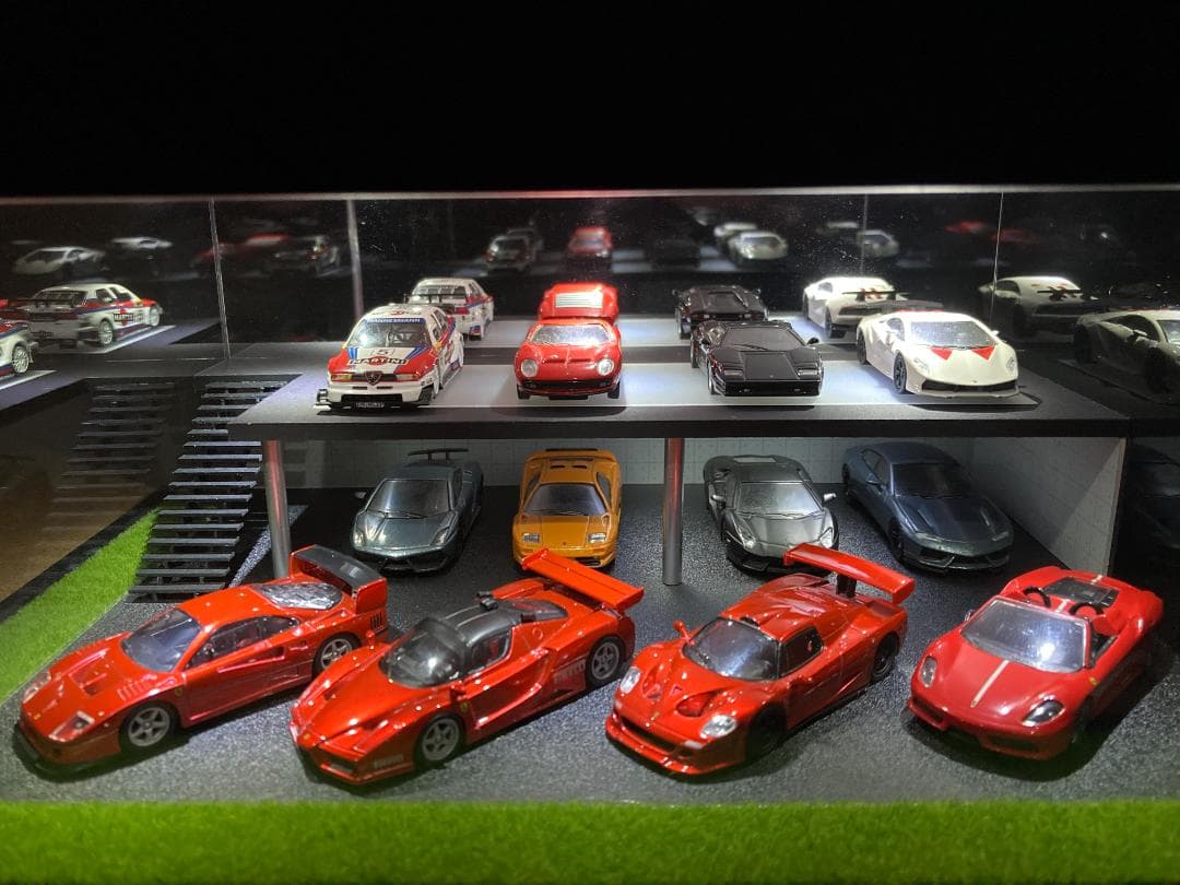 ミニカー用ジオラマ：1/64 ショールームⅢ（鏡面ブラック）／吹き抜けタイプ