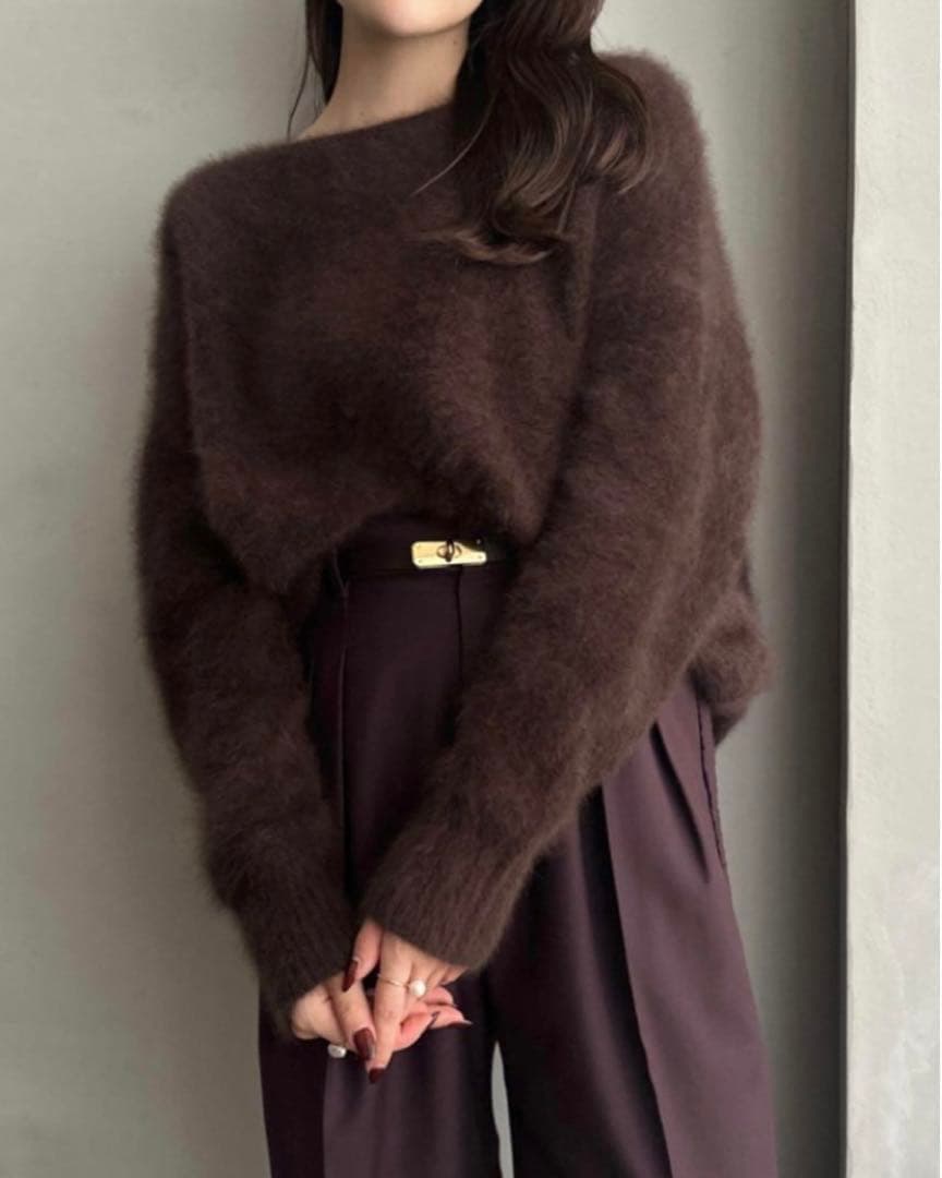 2601069 anuans ラクーンボートネックニットプルオーバー ブラウン