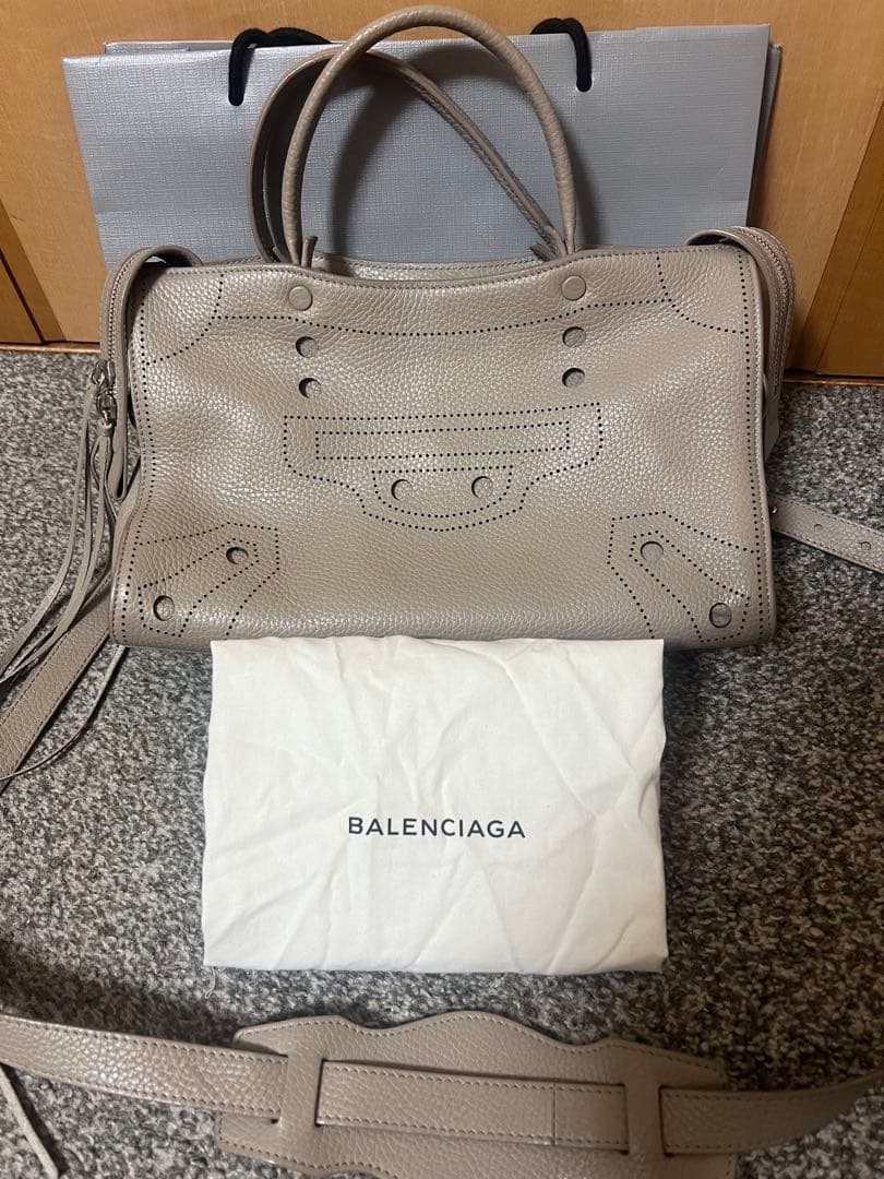 BALENCIAGA 正規品　パンチング　ハンドバッグ