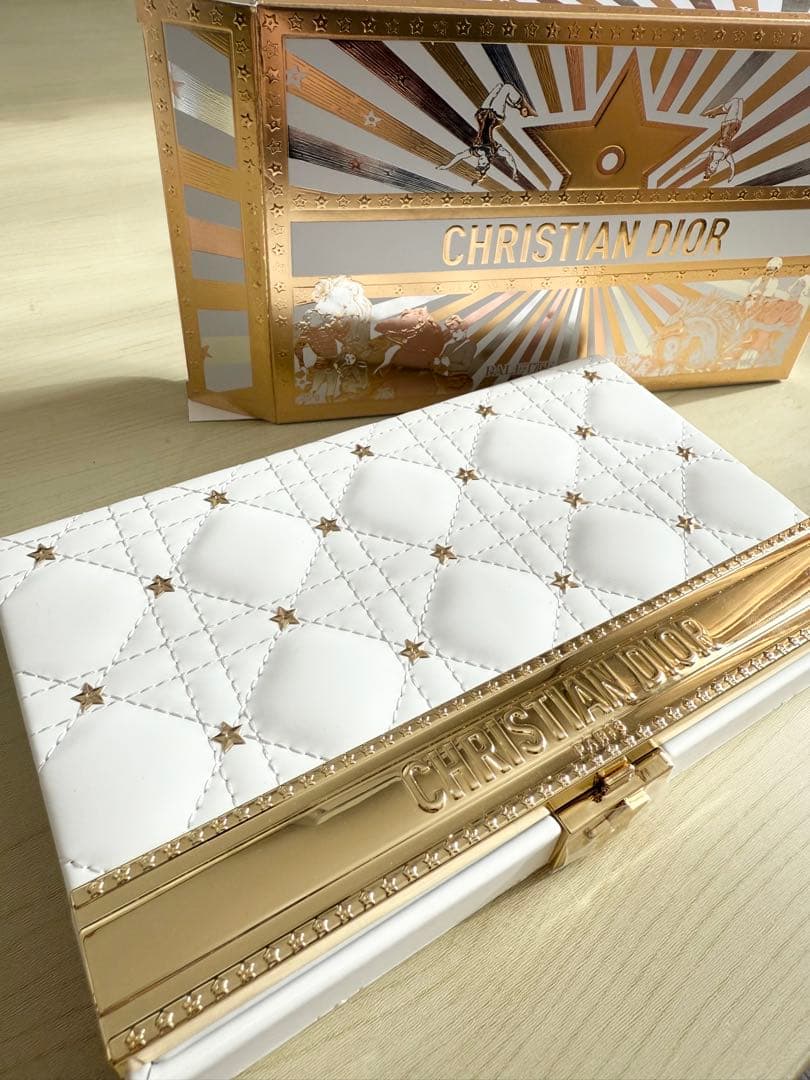 な*読様 ディオール　クチュール　マルチユースパレット　2025 ディオールのホリデー限定パレット2種をスウォッチ！ 特別感溢れる豪華