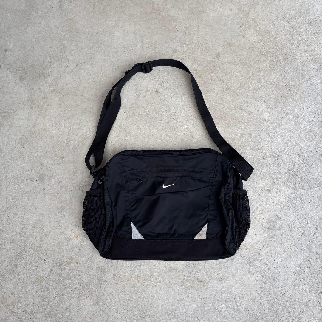 90s OLD Nike ブラック メッセンジャーバッグ1日限定オフ - メルカリ