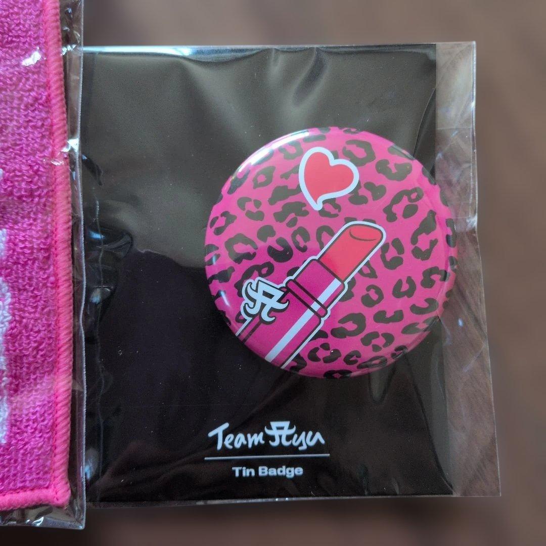 浜崎あゆみ スクラッチ景品 ハンドタオルと缶バッチ - メルカリ