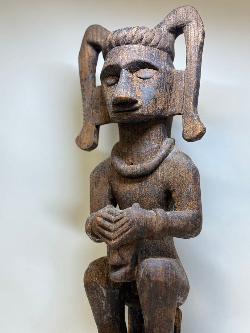 T 「アフリカン美術」ゴンゴ民主共和国 ルバ族 神聖な木彫像 T 「アフリカン美術」ゴンゴ民主共和国 ルバ族 神聖な木彫像 - メルカリ