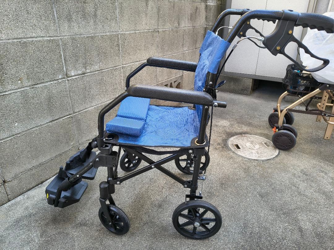 携帯用車椅子　ハンディライトプラス　HLP09020