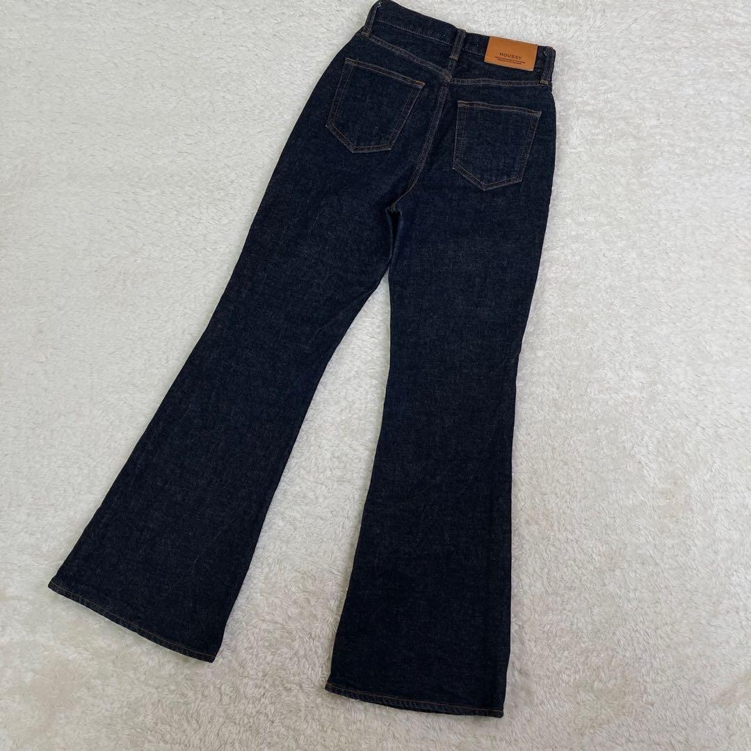 美品MOUSSY MVS FLAREマウジーフレアデニム24濃紺レディース