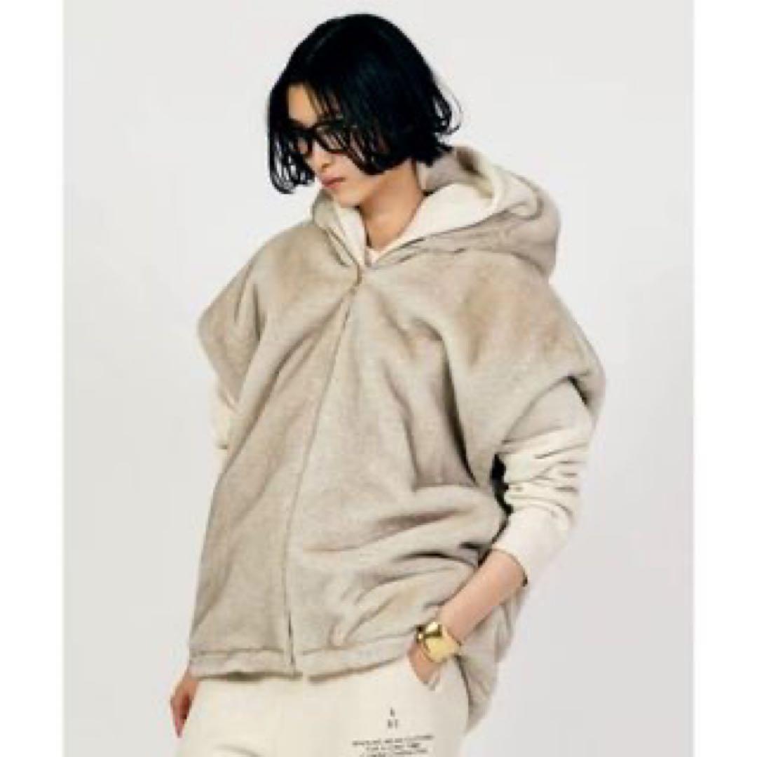 カレンソロジー⭐︎美品ファーフーディーベスト