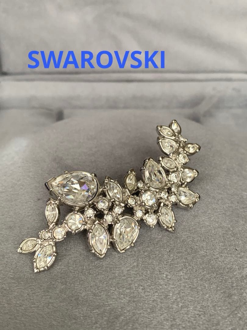 専用です。☆SWAROVSKI☆きらきらクリア　ロングブローチ/シルバー SWAROVSKI（スワロフスキー） ブローチ レディース 猫 ねこ ネコ