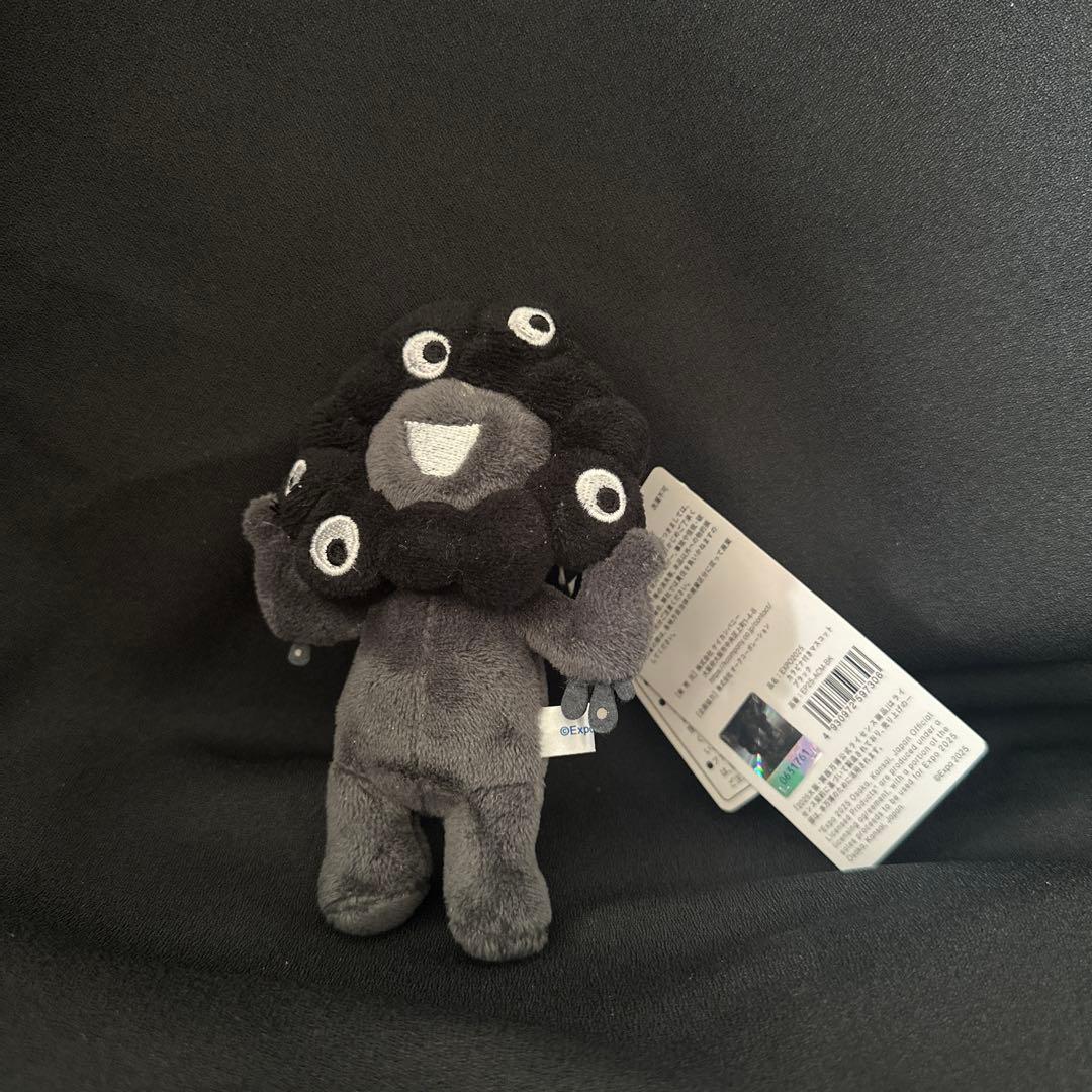 【新品未使用】レア　黒ミャクミャク　カラビナ付きキーホルダー