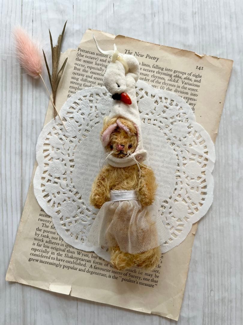 人気作家　野ばら社rosily様　白鳥のかぶりもののウサギ　うさぎ 新作！「三羽のうさぎ」シリーズ - モルタル星人ブログ｜モルタル 立体