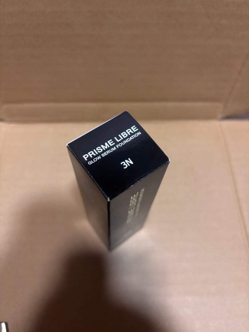 ジバンシー　プリズム・リーブル・グロウ・セラム・ファンデーション　30ml