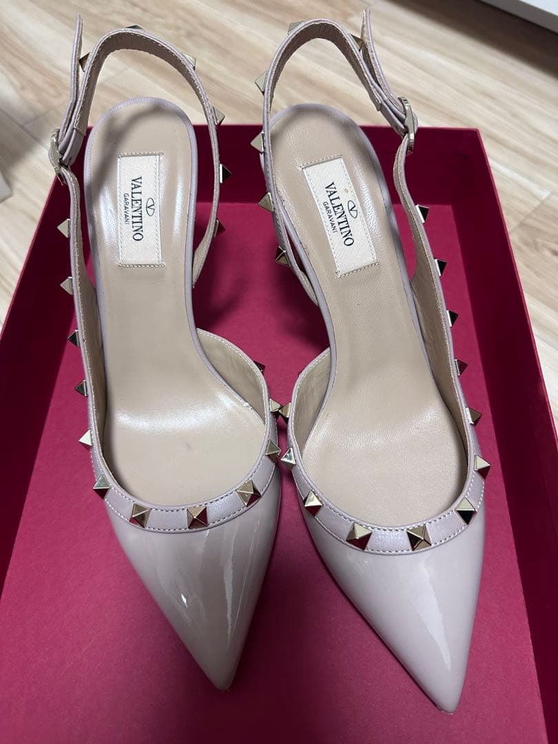 VALENTINO スタッズ付きハイヒールパンプス VALENTINO（ハイヒール/パンプス）のフリマアイテム一覧
