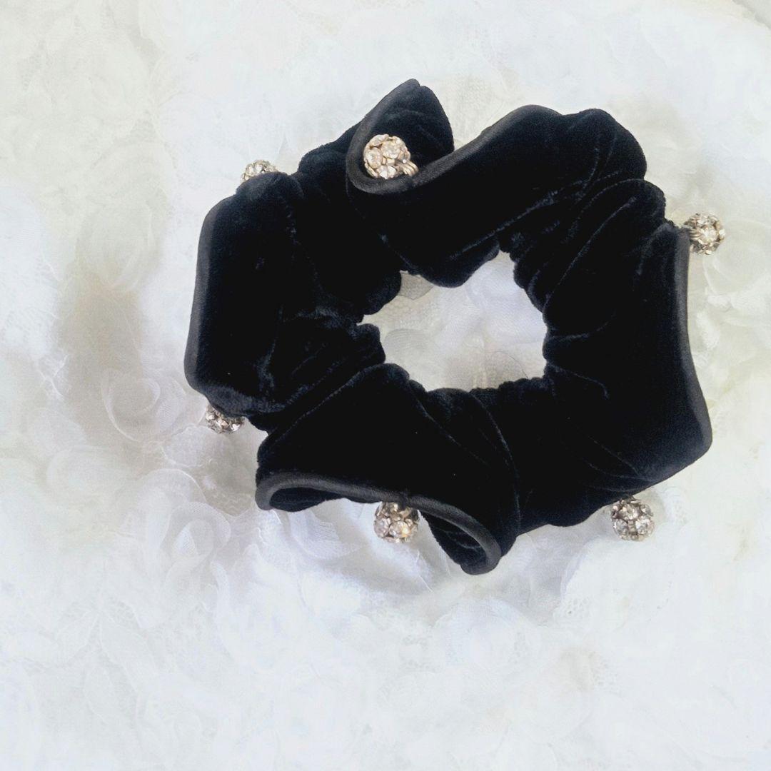 アレクサンドルドゥパリ ベルベット シュシュ スワロフスキー 黒