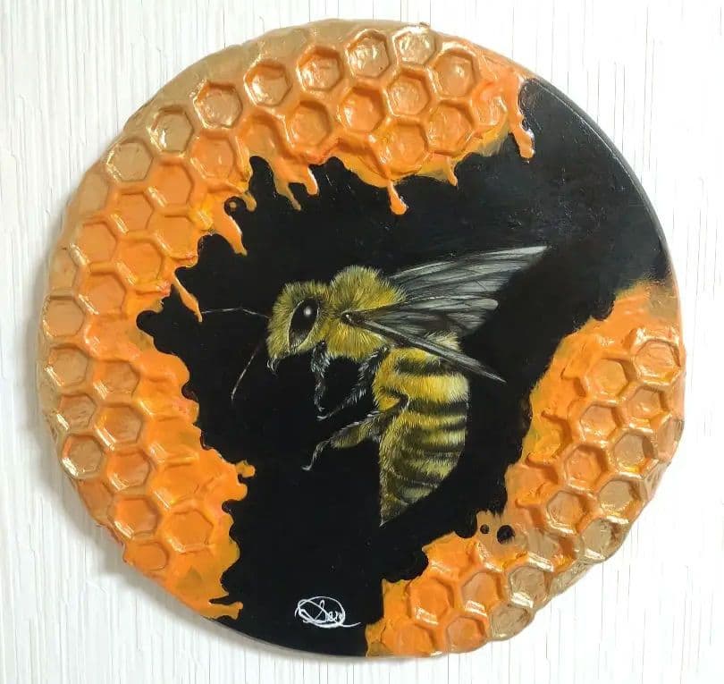油絵◆半立体の円型アート【蜂】壁掛け油絵◆作者サイン入り ayuwara_som-004-ny