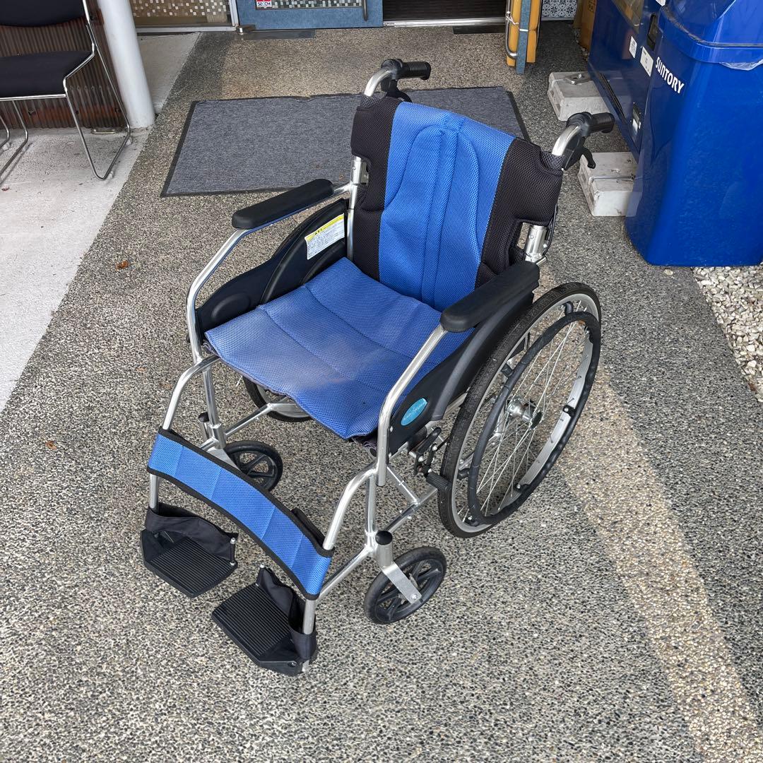 【送料込み】 カドクラ車椅子　折りたたみ式車椅子