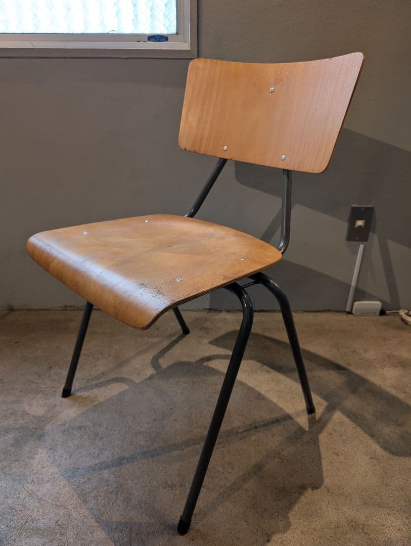 椅子 EQI-37 Stacking chair