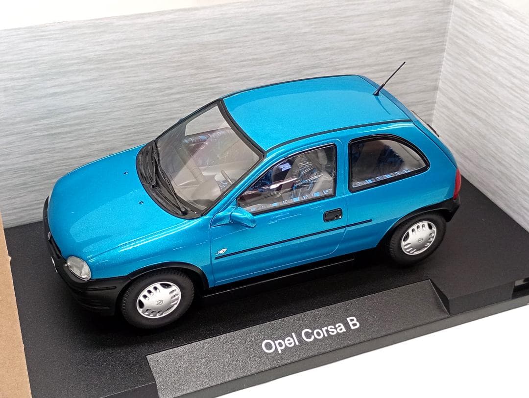 MCG 1/18 オペル コルサ B 1993-2000 ターコイズメタリック