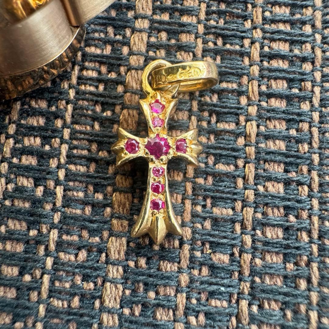 クロムハーツ22kベビーファットクロス　ルビーサファイアパヴェ　チャーム