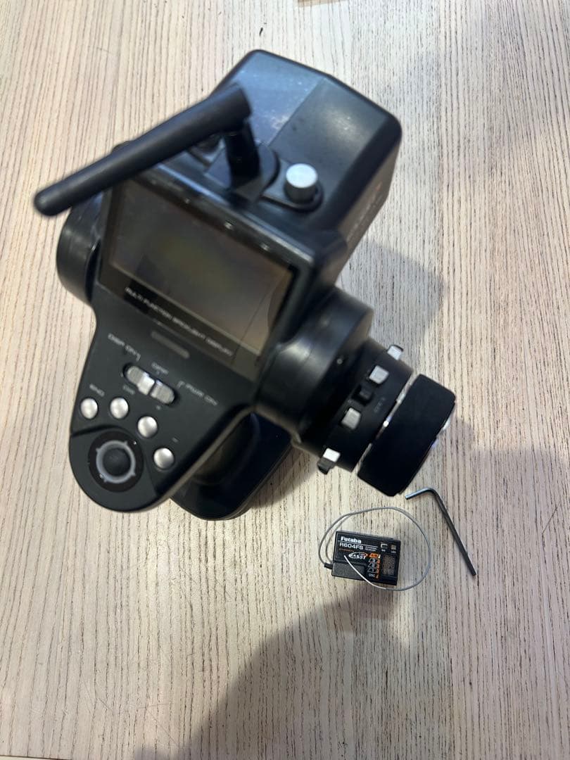 フタバ 4pks R604FS 動作確認済 液晶難有　ジャンク　プロポ　ラジコン アンテナ内蔵4PK⁄4PKSレシーバー 2.4GHz R604FS-E106672-1