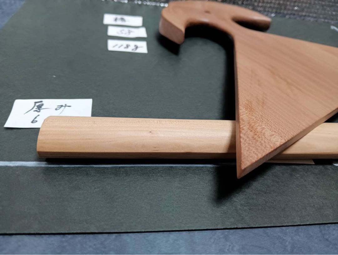 〔58〕薩摩琵琶用 撥・椿（26.2cm）