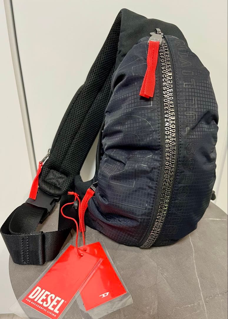 バッグ DIESEL Zip-D Crossbody X Men's Zip-D-Sling bag in check-jacquard shell | Black | Diesel