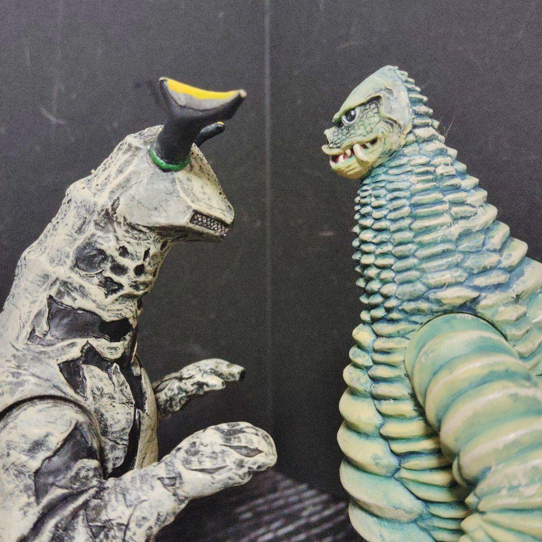 ウルトラ怪獣旧型ソフビシーボーズ.エレキング.レッドキング - メルカリ