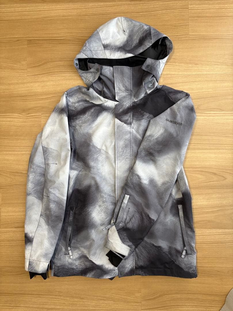 クイックシルバー　ウェア　シルバー　Sサイズ